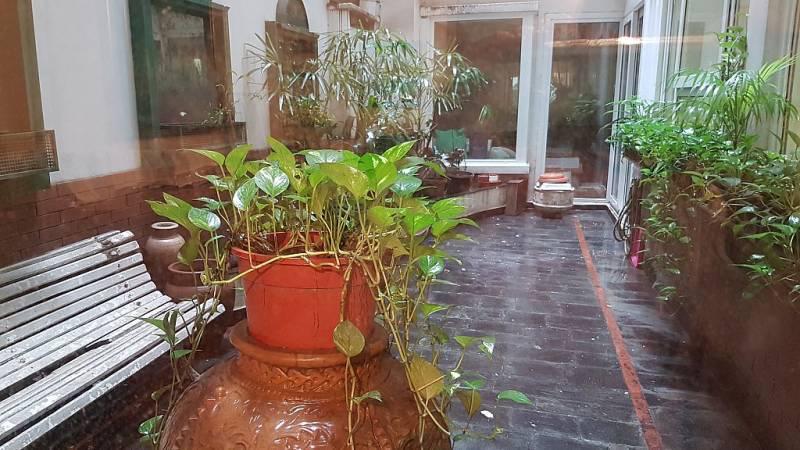 Venta Regio Piso Bajo 360 m² con Vista a Parques Muy Luminoso 4 Dormit 1 Cochera y Seg. 24 Hs 2