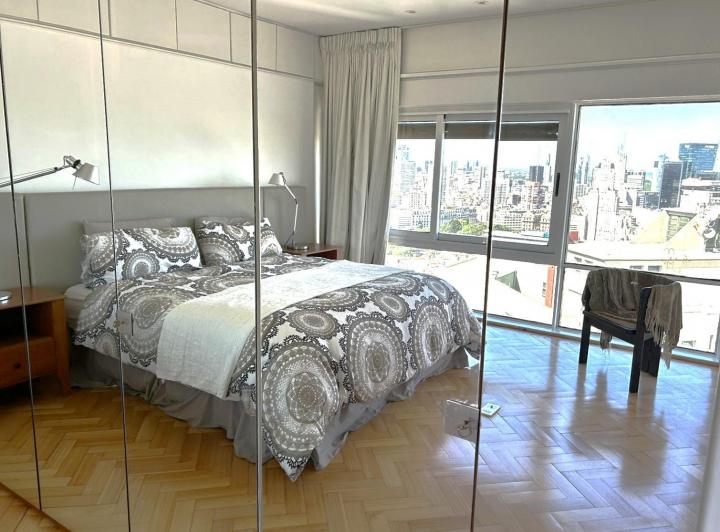 Venta - Departamento - Retiro - 180m2 - 3 dormitorios - 2 cocheras - alto 3