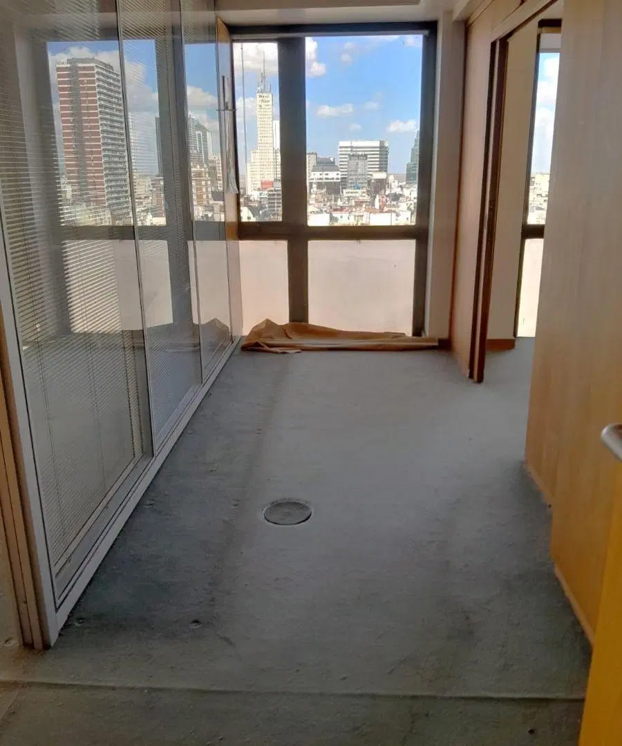 Alquiler - Oficina - San Nicolás - piso alto - Ed. Benetton - 145 m2 - 2 cocheras 4