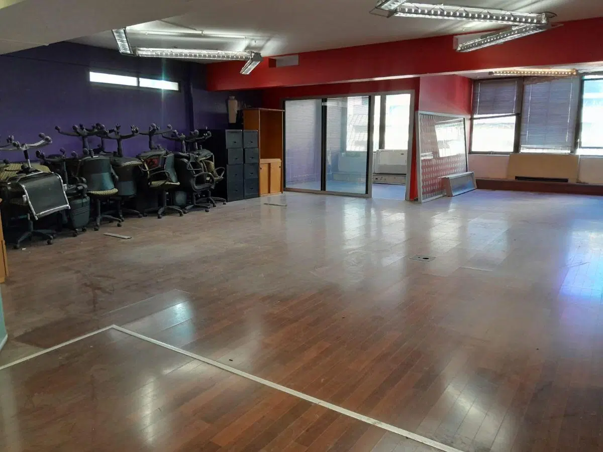 Alquiler - Oficina - San Nicolás - 210 m2 - planta libre - 2 baños - 1 cochera 5