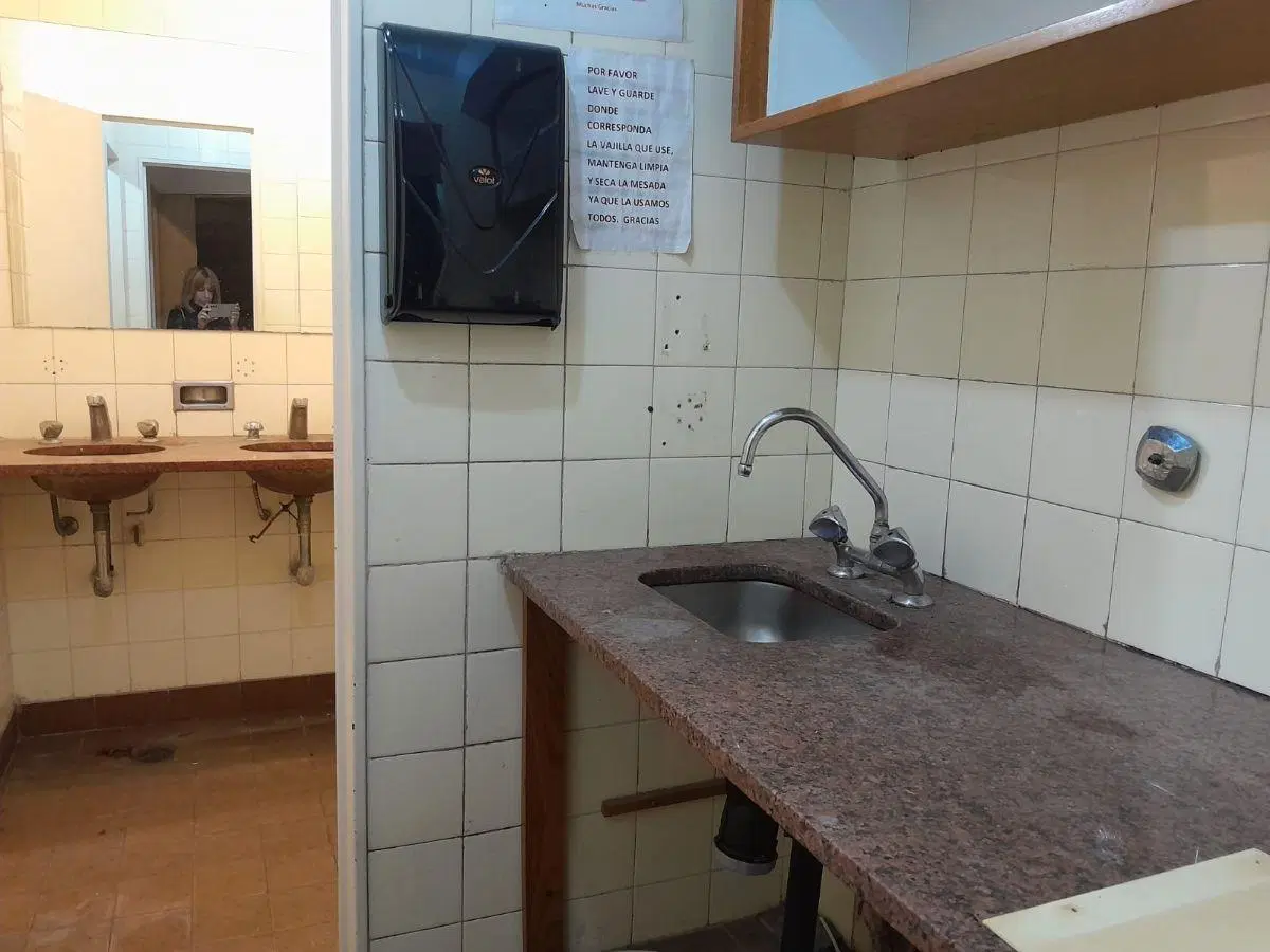 Alquiler - Oficina - San Nicolás - 210 m2 - planta libre - 2 baños - 1 cochera 3