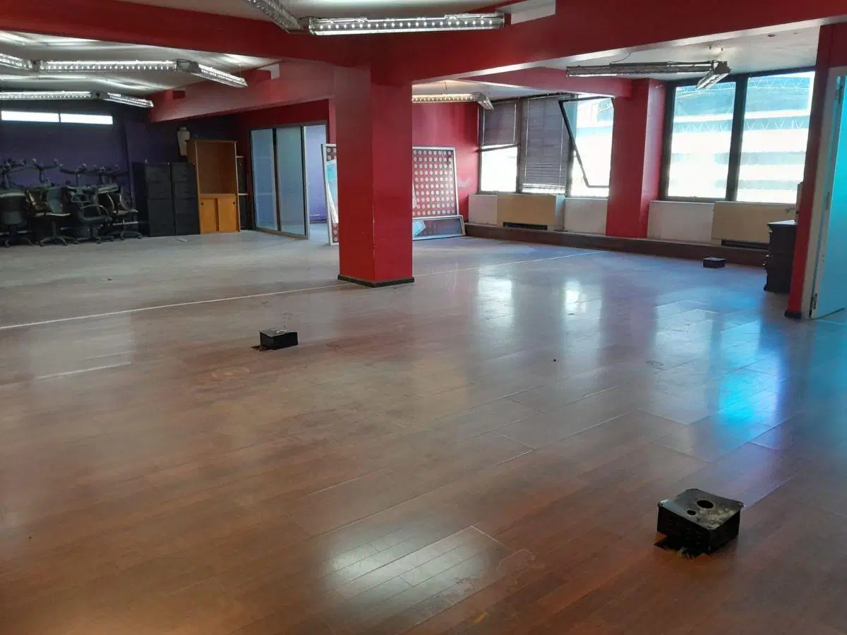Alquiler - Oficina - San Nicolás - 210 m2 - planta libre - 2 baños - 1 cochera 5