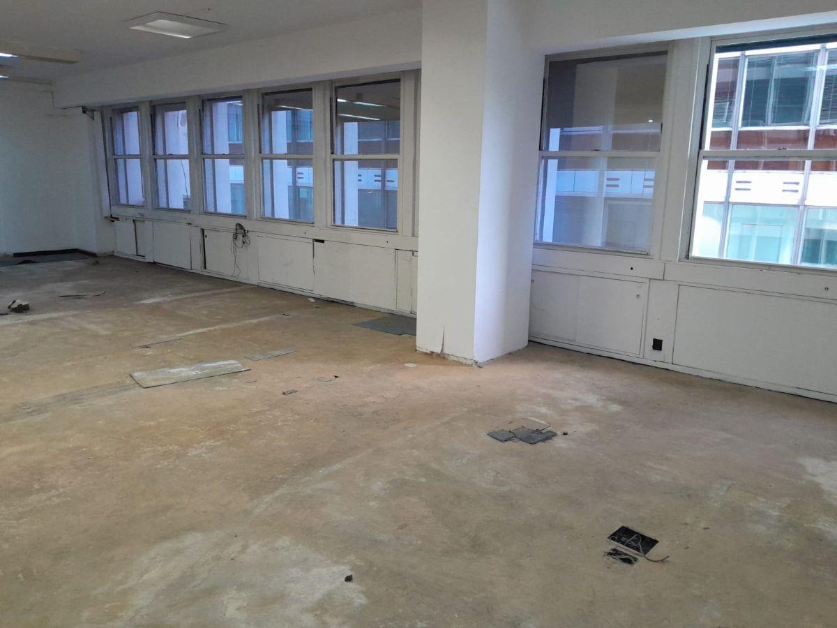 Alquiler - Oficina - Microcentro - San Nicolás - 133 m2 - semipiso alto - planta libre - 1 cochera
