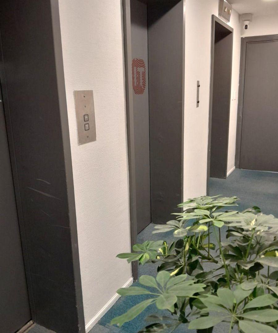 Alquiler - Oficina - Microcentro - San Nicolás - 133 m2 - semipiso alto - planta libre - 1 cochera