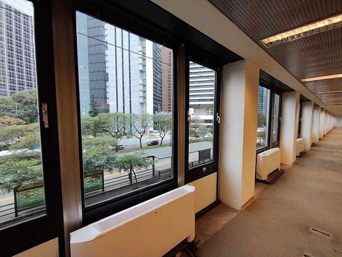 Venta - Oficina - Retiro - VENTA CON RENTA h/ Octubre 2026 - 1.050m2 - 8 cocheras - P. Libre - GYM