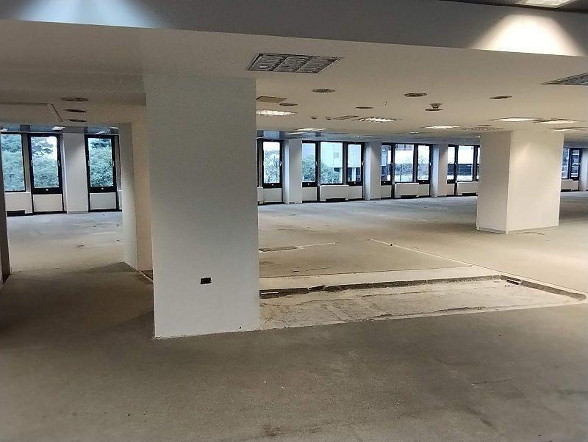 Venta - Oficina - Retiro - VENTA CON RENTA h/ Octubre 2026 - 1.050m2 - 8 cocheras - P. Libre - GYM