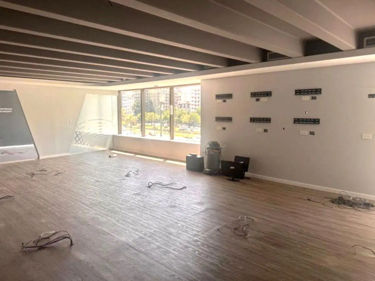 Alquiler - Oficina - Retiro - 379 m2 - 200 m2 terraza propia - 3 cocheras - curtain wall 4