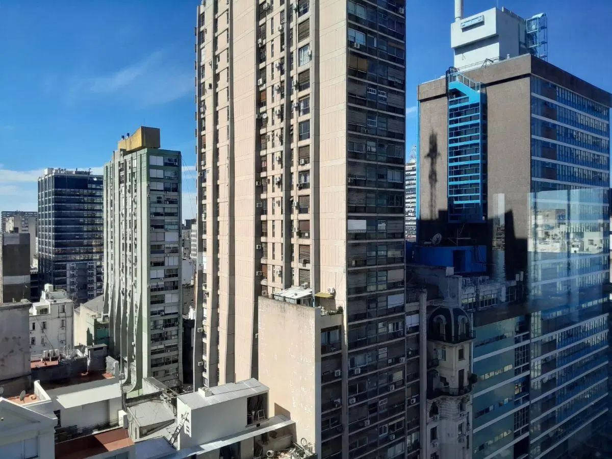 Alquiler - Oficina A+ - San Nicolás - Torre Odeón - piso muy alto - 586m2 - planta libre - 6 cochera 2