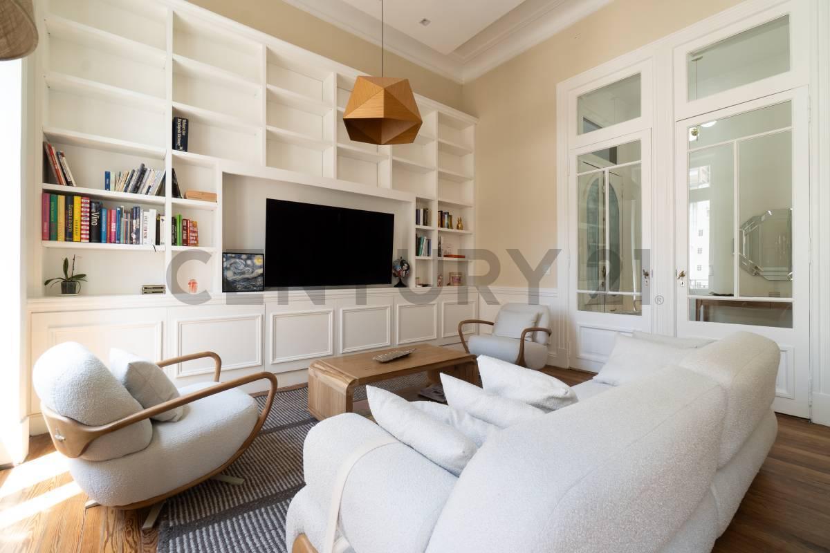 Foto de Venta 5 Amb. Remodelado Premium Excelente Ubicacion Permuta, imagen 3