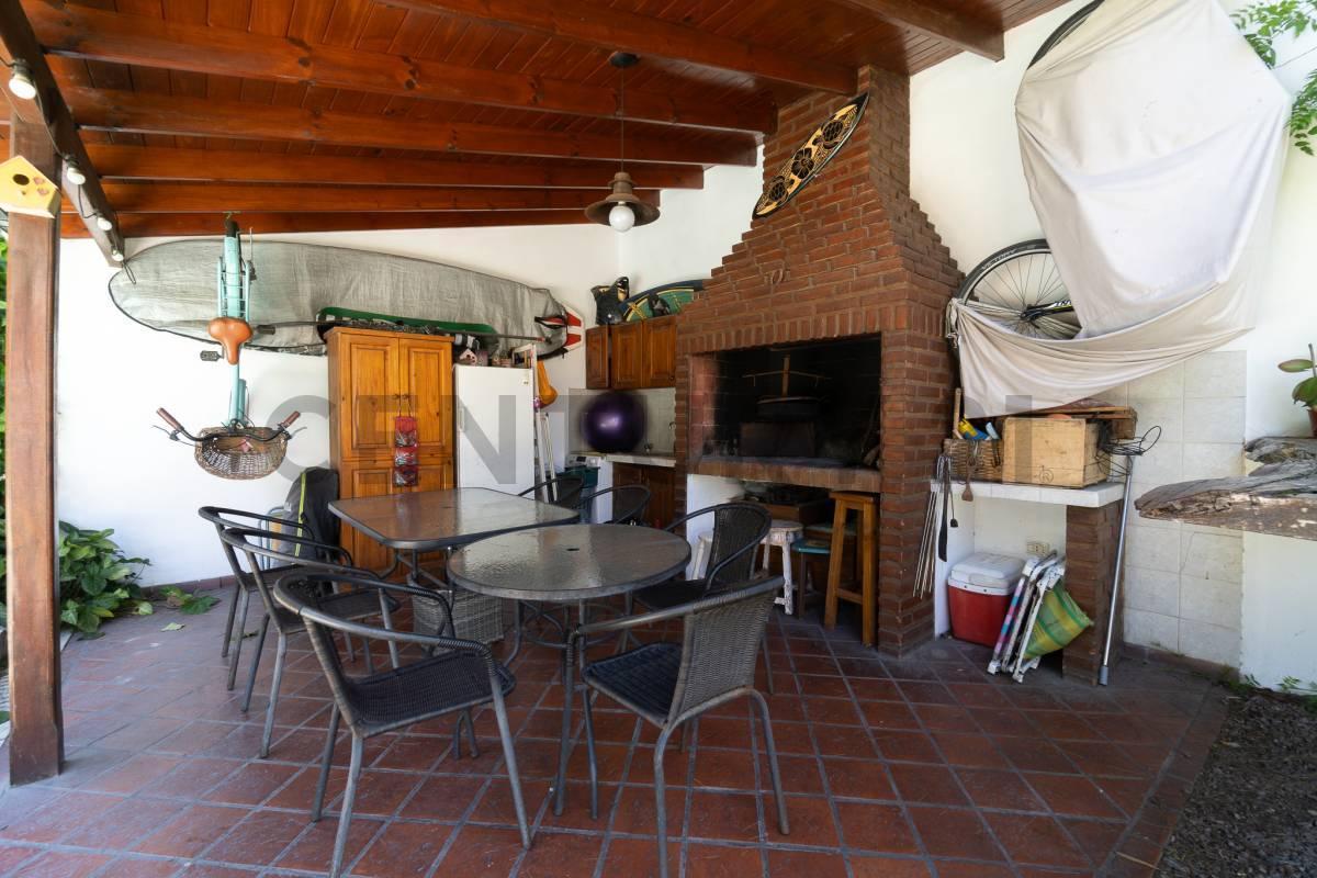 Foto de Venta Casa en Hurlingham Gran Lote, Pileta y Quincho, imagen 4