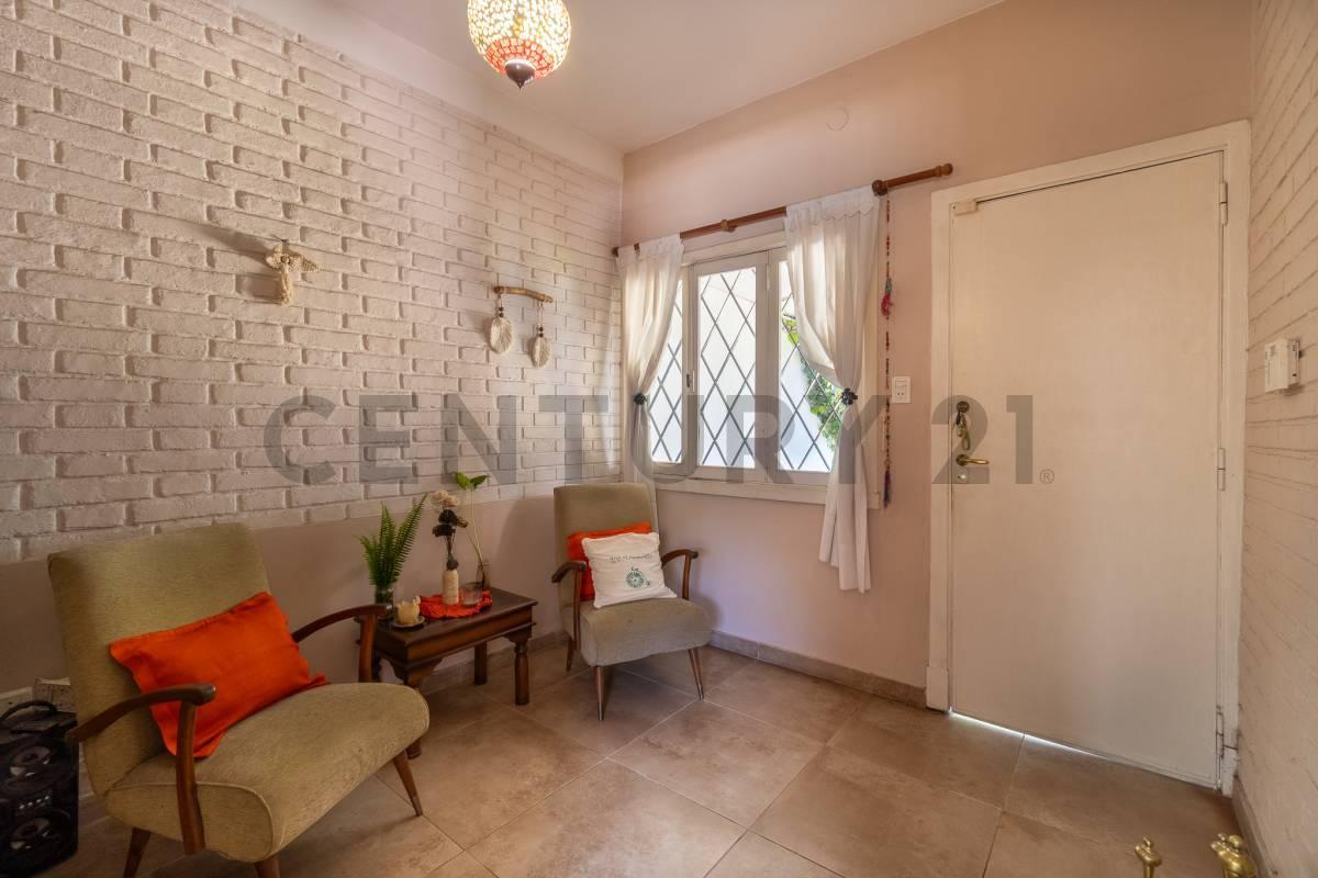 Venta Casa en Hurlingham Gran Lote, Pileta y Quincho