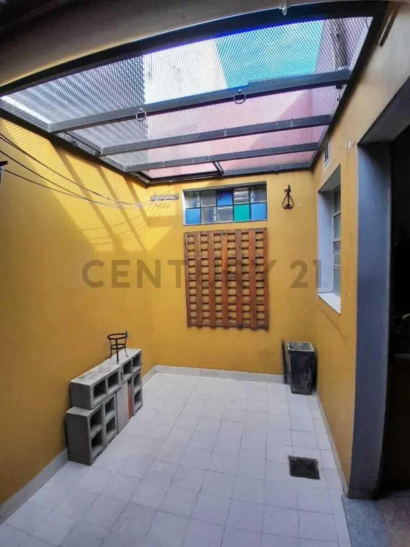Monoambiente en alquiler en Lomas del Mirador con patio interno 4