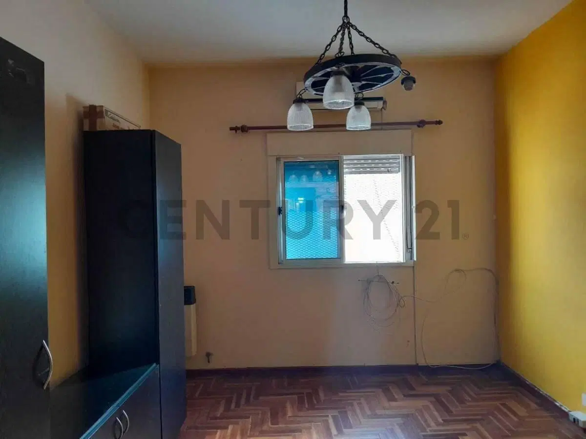 Monoambiente en alquiler en Lomas del Mirador con patio interno 2
