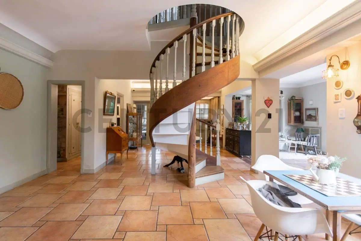 ESPECTACULAR CASA 7 AMBIENTES EN LA MEJOR ZONA DE ACASSUSO: GRAN JARDÍN, PILETA Y QUINCHO 3