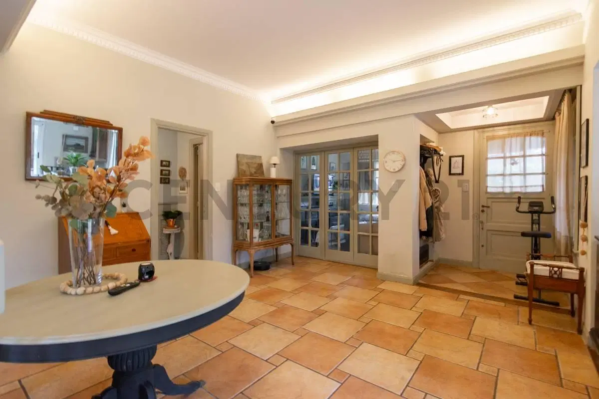 ESPECTACULAR CASA 7 AMBIENTES EN LA MEJOR ZONA DE ACASSUSO: GRAN JARDÍN, PILETA Y QUINCHO 2