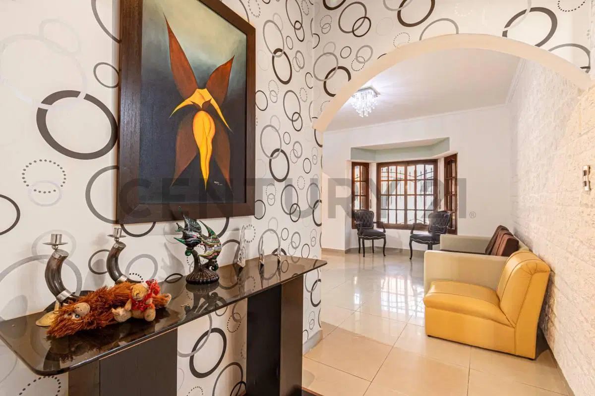 Exclusiva residencia familiar con jardín, quincho y suite en Ramos Mejía 8