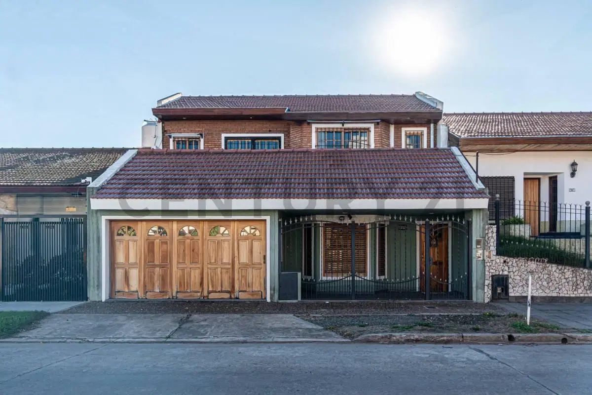 Exclusiva residencia familiar con jardín, quincho y suite en Ramos Mejía 4