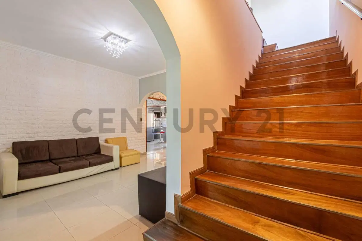 Exclusiva residencia familiar con jardín, quincho y suite en Ramos Mejía 3