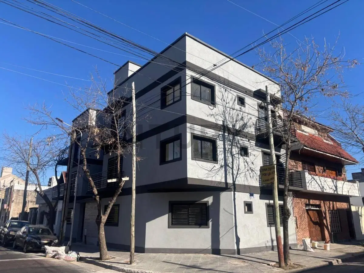 Venta 2amb Planta Baja con Patio y Terraza Propia en Valentín Alsina 5