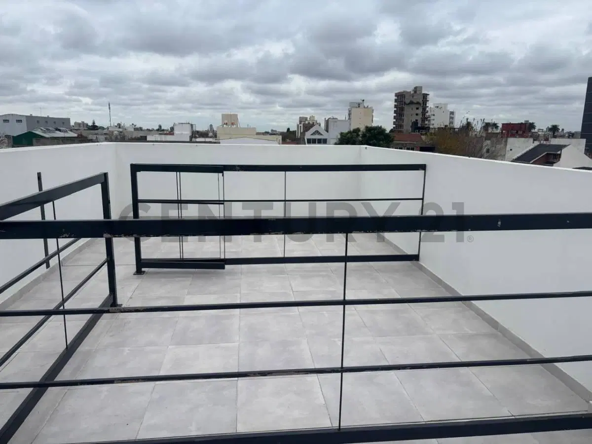 Venta 2amb Planta Baja con Patio y Terraza Propia en Valentín Alsina 8