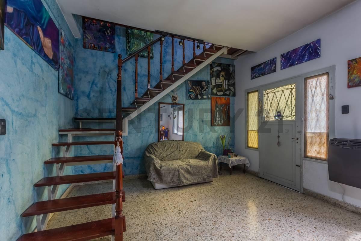Foto de VENTA CASA 5 AMB LOTE AMPLIO, CON DEPTO DOS AMBIENTES EN EL FONDO Y, imagen 4