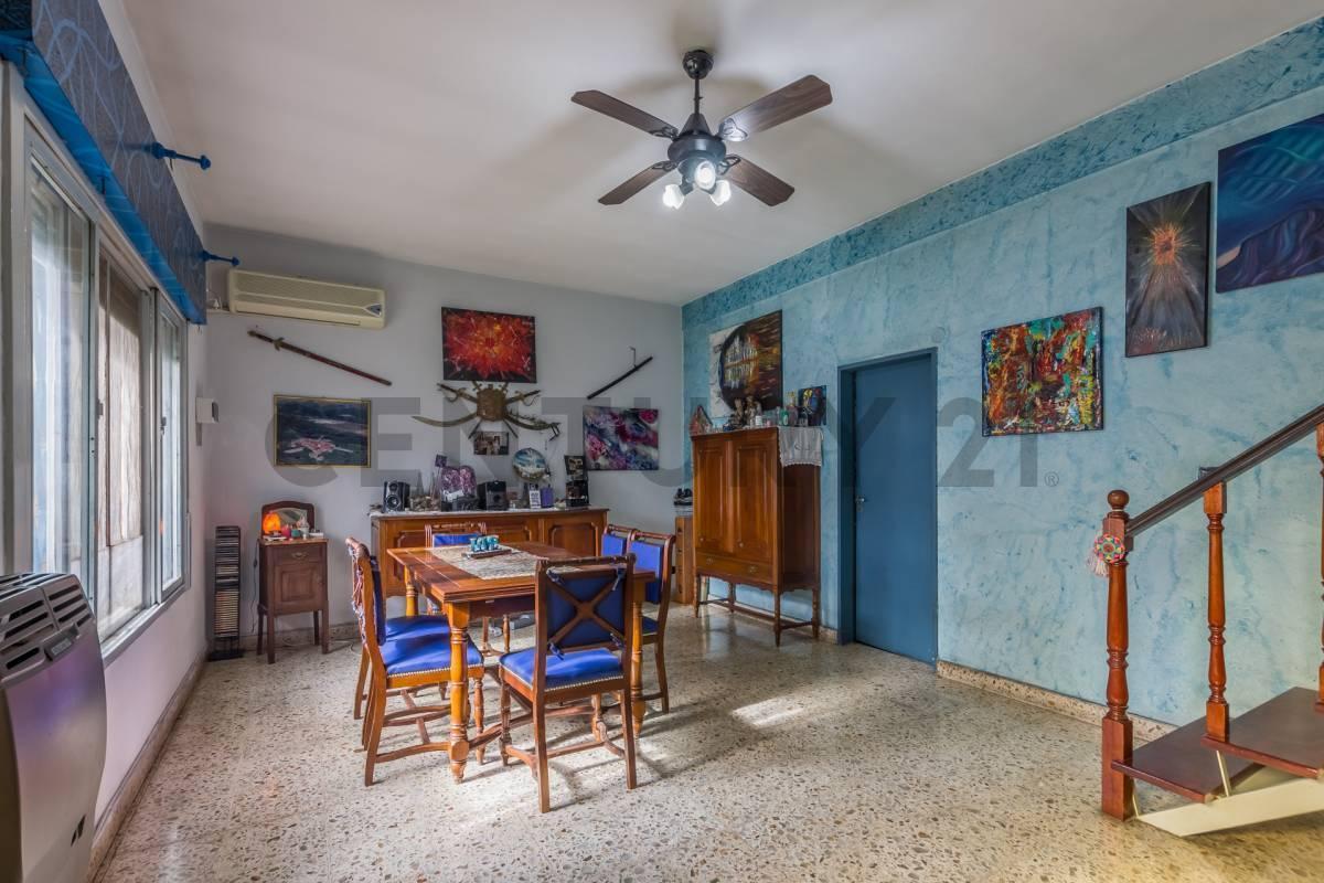 Foto de VENTA CASA 5 AMB LOTE AMPLIO, CON DEPTO DOS AMBIENTES EN EL FONDO Y, imagen 3