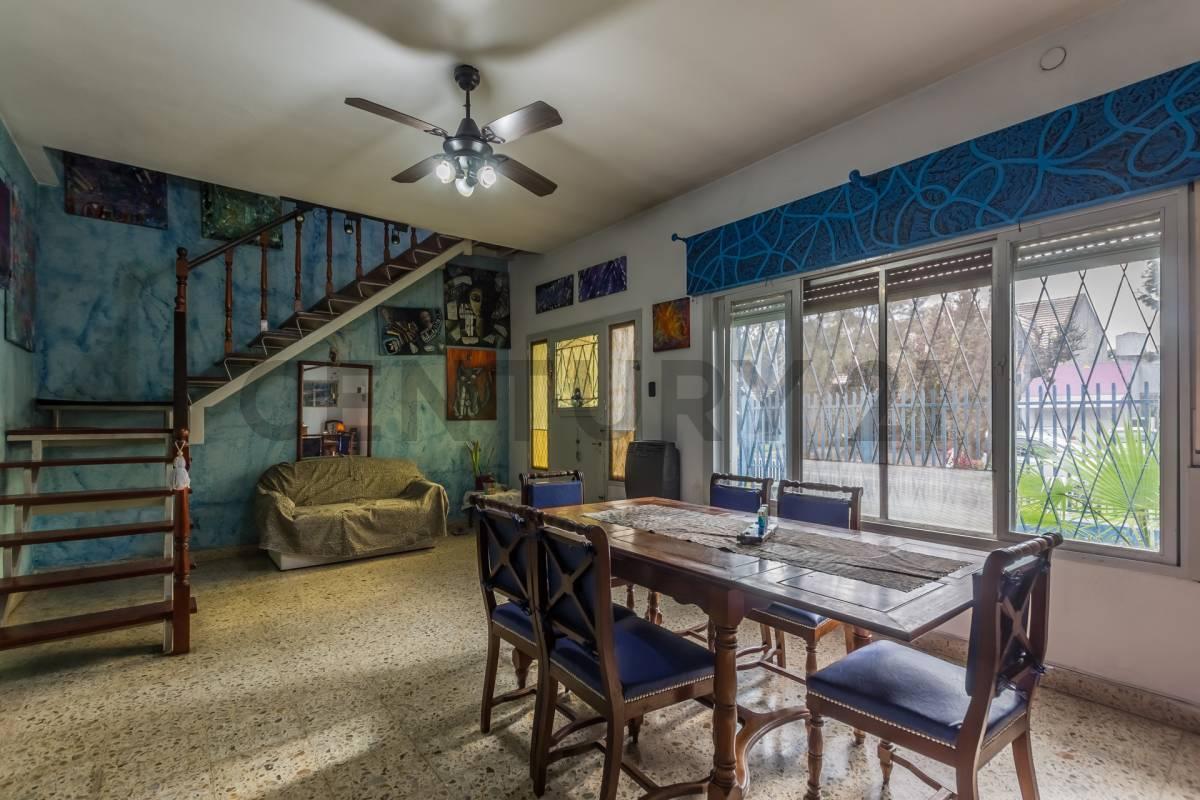 Foto de VENTA CASA 5 AMB LOTE AMPLIO, CON DEPTO DOS AMBIENTES EN EL FONDO Y, imagen 1