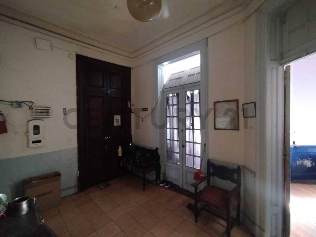 Foto de Único Piso 5º al Frente en Edificio de Categoría – Ideal Inversores, imagen 1