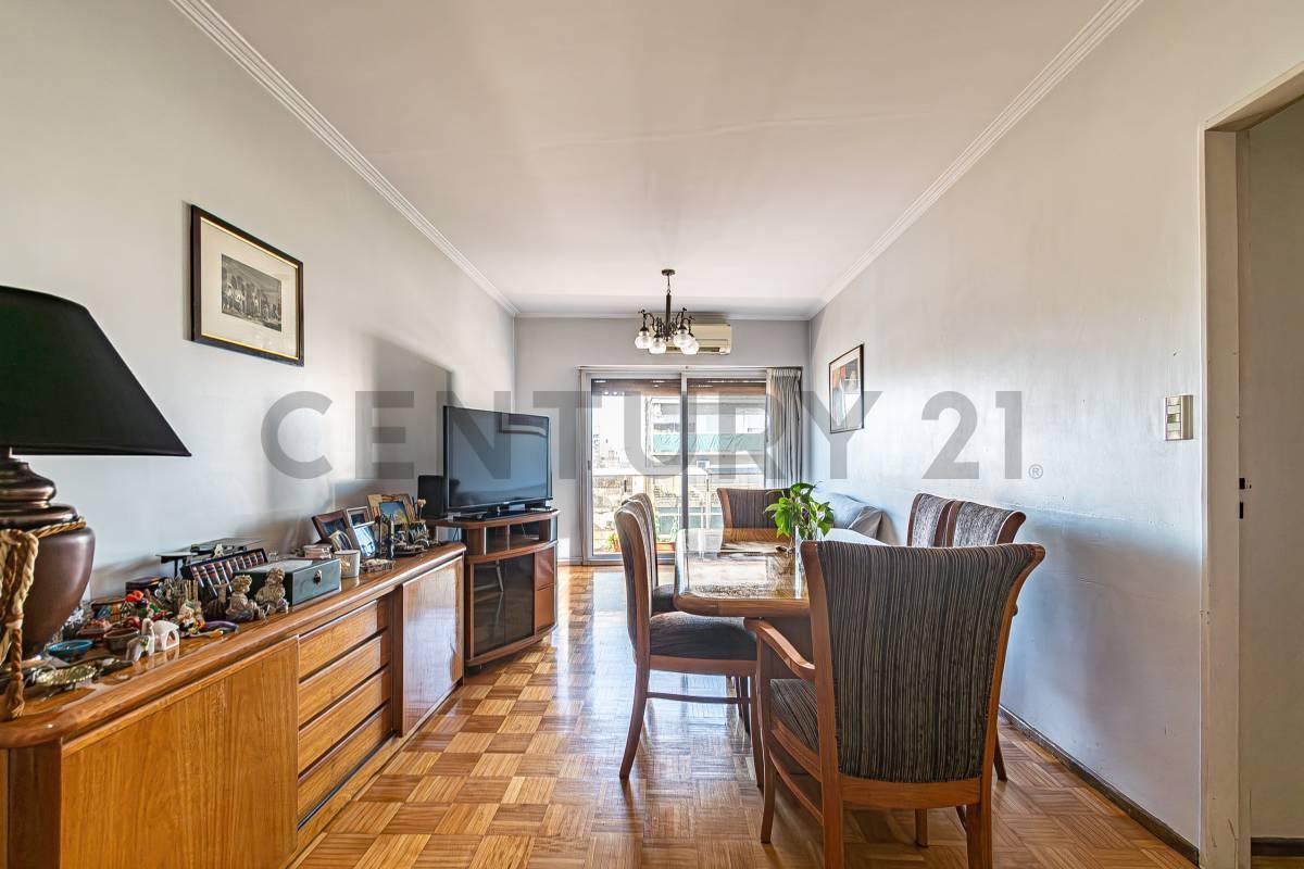Foto de 4 AMBIENTES AL FRENTE CON BALCÓN | PISO 6 | ORIENTACIÓN NORTE | PARQUE, imagen 2