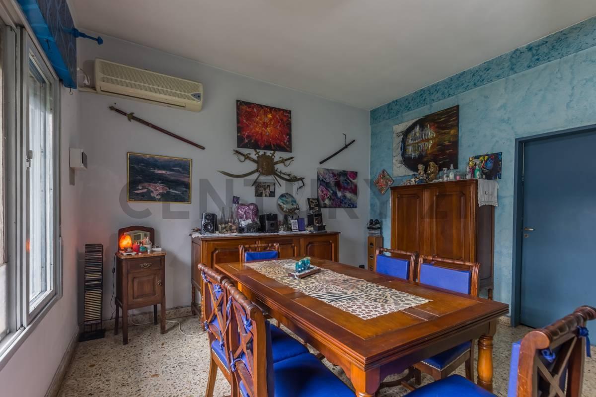 Foto de VENTA CASA 5 AMB LOTE AMPLIO, CON DEPTO DOS AMBIENTES EN EL FONDO Y, imagen 3