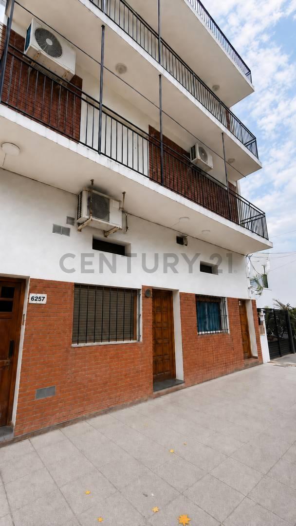 Foto de PH con Local o Consultorio al Frente Vivienda / Entrada Independiente., imagen 3