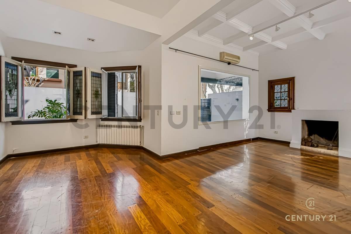 Foto de ESPECTACULAR CASA DE ESTILO EN OLIVOS QUINTA PRESIDENCIAL – 3 PLANTAS, imagen 2