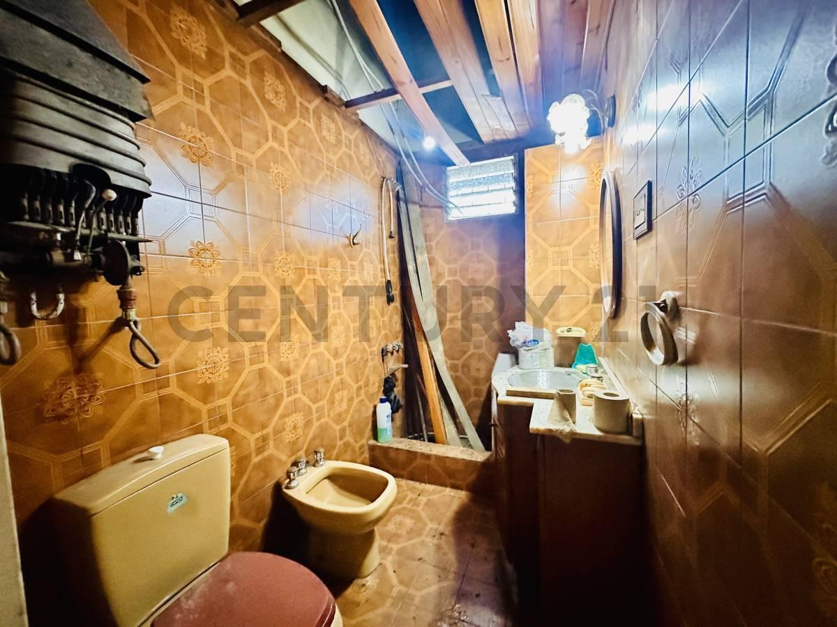 Foto de CASA A RECICLAR + GALPON EN LOTE DE PROPIO 200m2, imagen 2