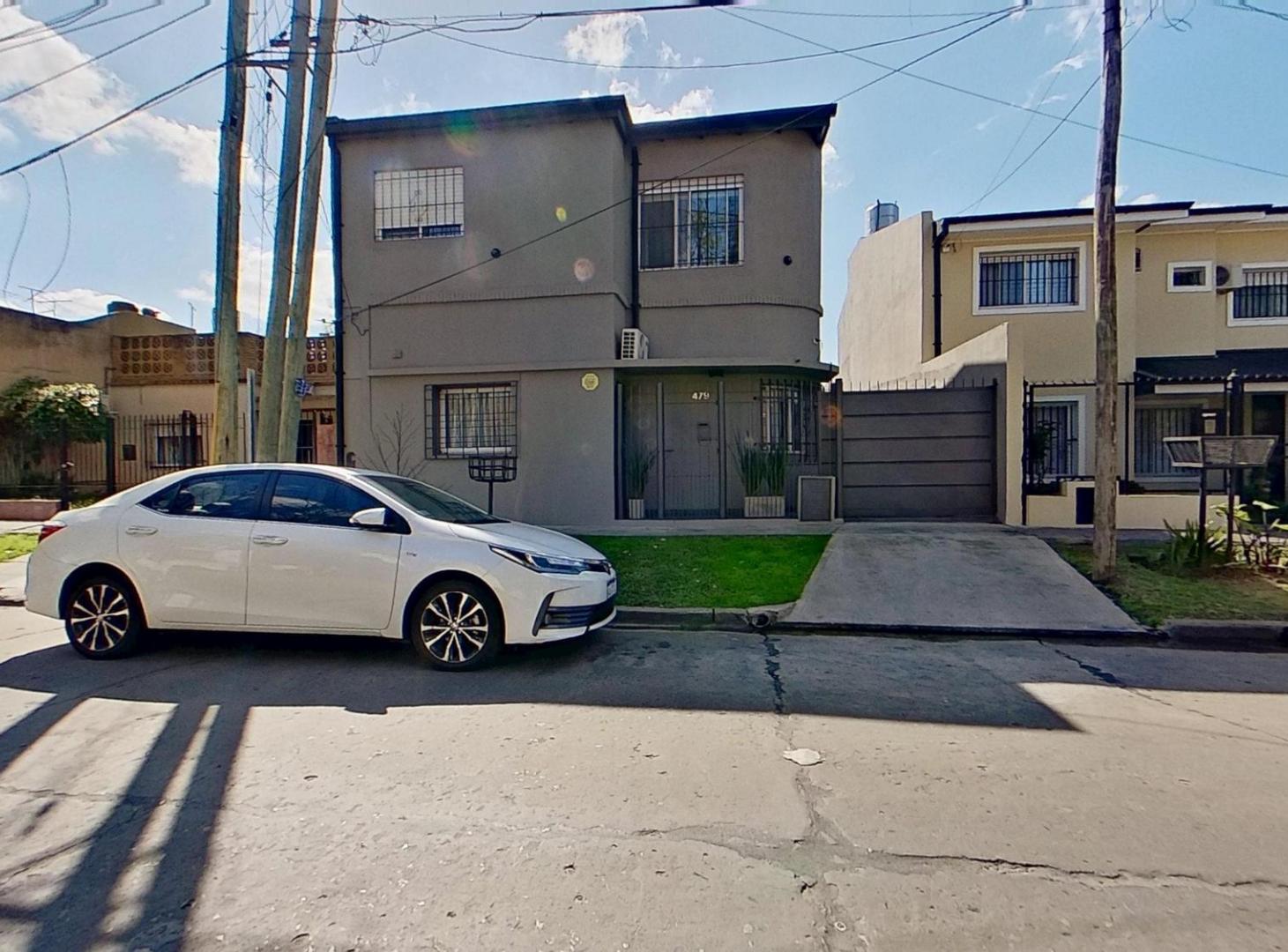 Foto de IMPORTANTE CASA DE 6 AMB. 2 COCHERAS QUINCHO Y PILETA CLIMATIZADA- APTO, imagen 5