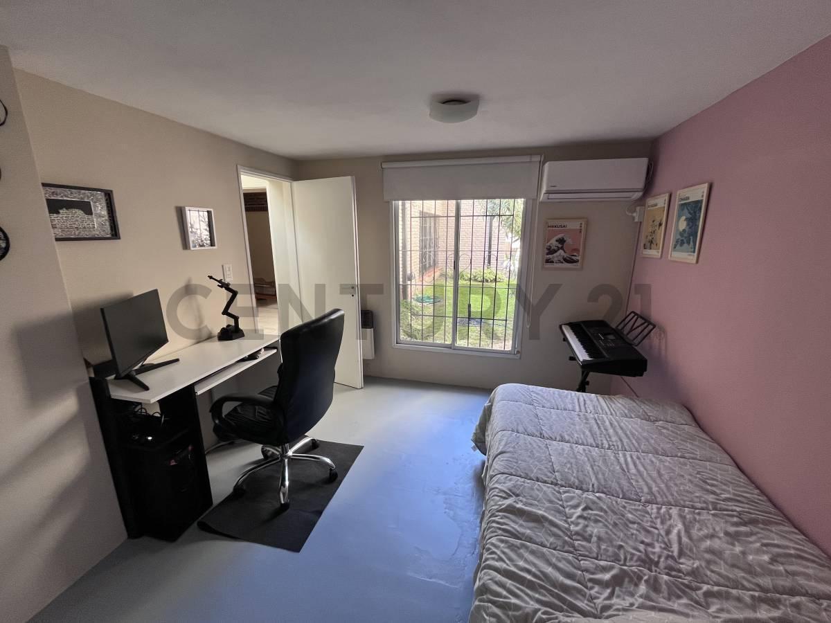 Foto de VENTA CASA 4 AMB ITUZAINGO NORTE COCHERA, JARDIN Y PATIO, imagen 4
