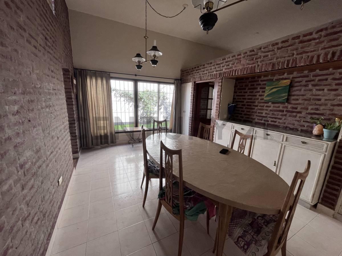 Foto de VENTA CASA 4 AMB ITUZAINGO NORTE COCHERA, JARDIN Y PATIO, imagen 2