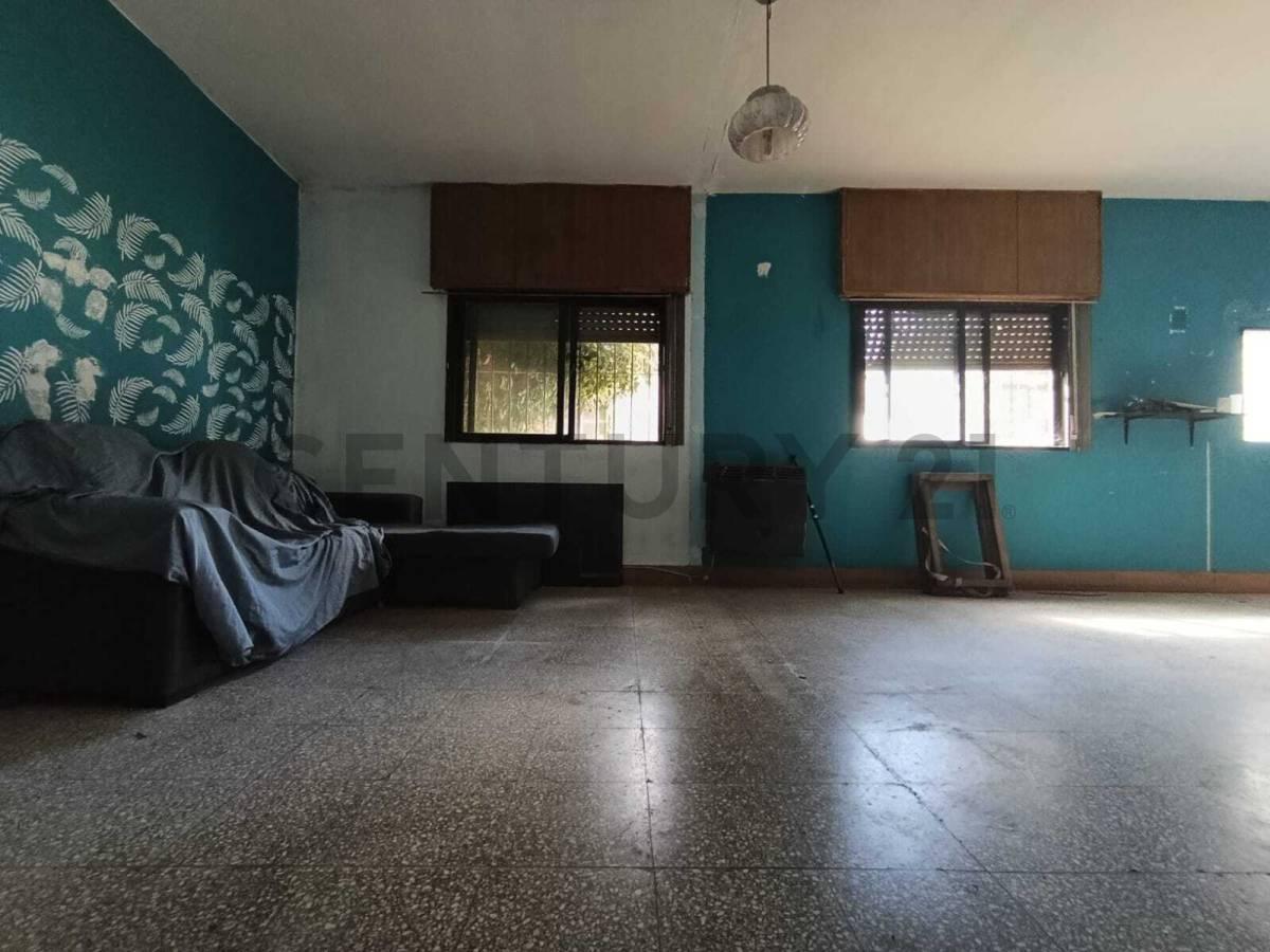 Foto de CASA EN VENTA BURZACO AMPLIO JARDIN 4 AMBIENTES, imagen 1