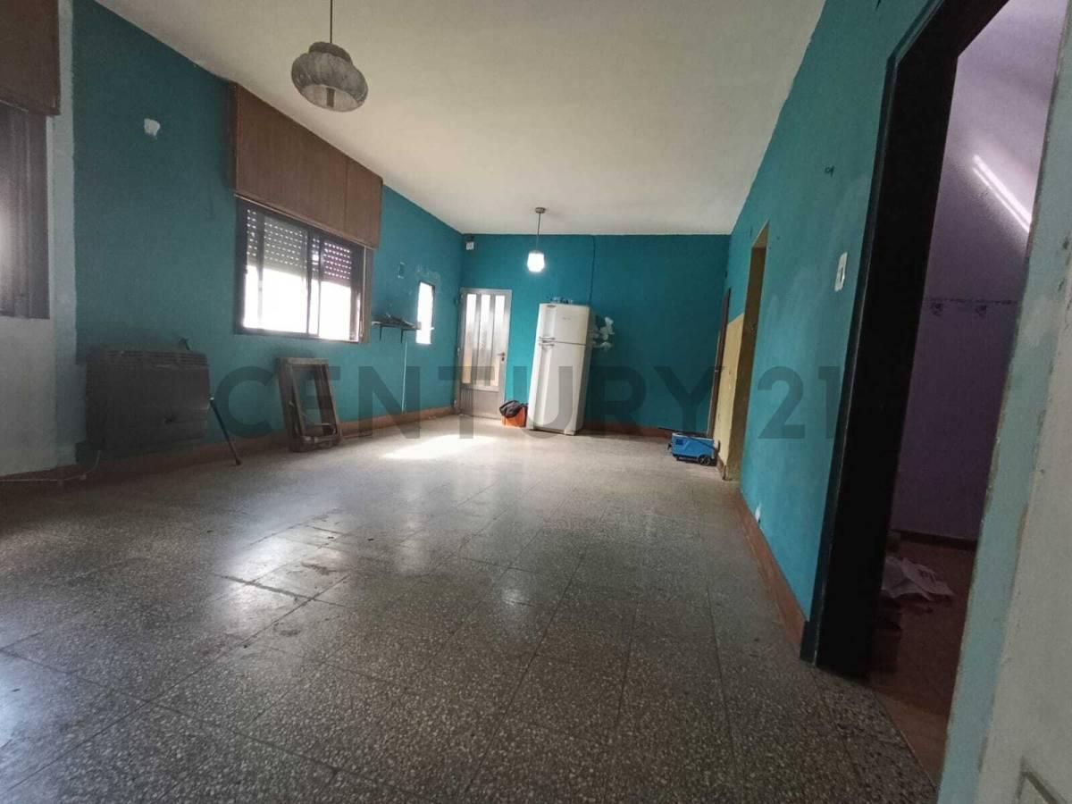 Foto de CASA EN VENTA BURZACO AMPLIO JARDIN 4 AMBIENTES, imagen 5