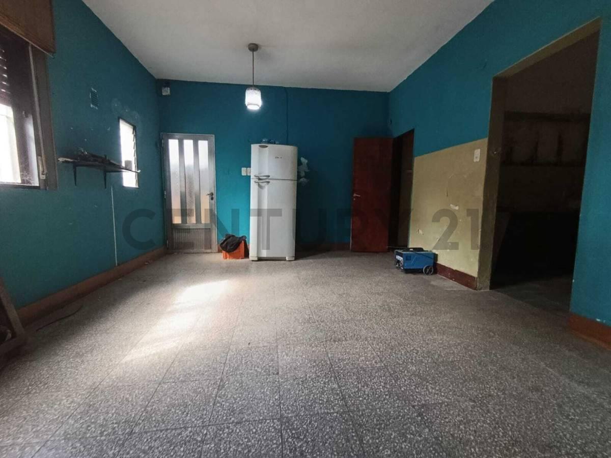 Foto de CASA EN VENTA BURZACO AMPLIO JARDIN 4 AMBIENTES, imagen 3