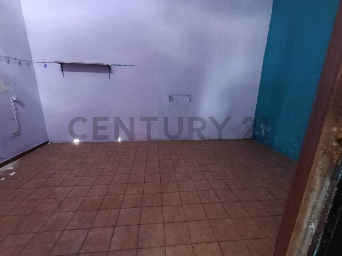Foto de CASA EN VENTA BURZACO AMPLIO JARDIN 4 AMBIENTES, imagen 4