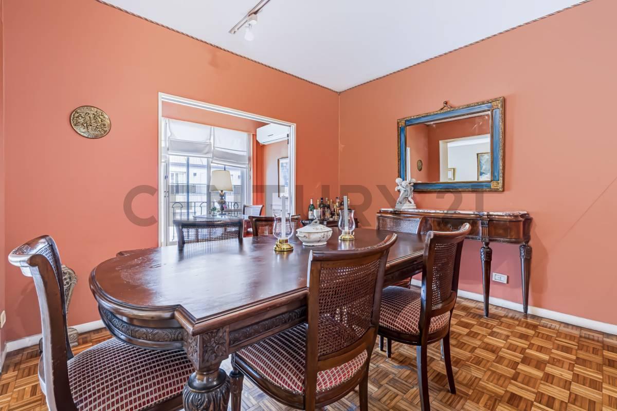 Foto de PISO DE CATEGORIA EN RECOLETA 5 AMB Y BALCÓN CORRIDO, imagen 2