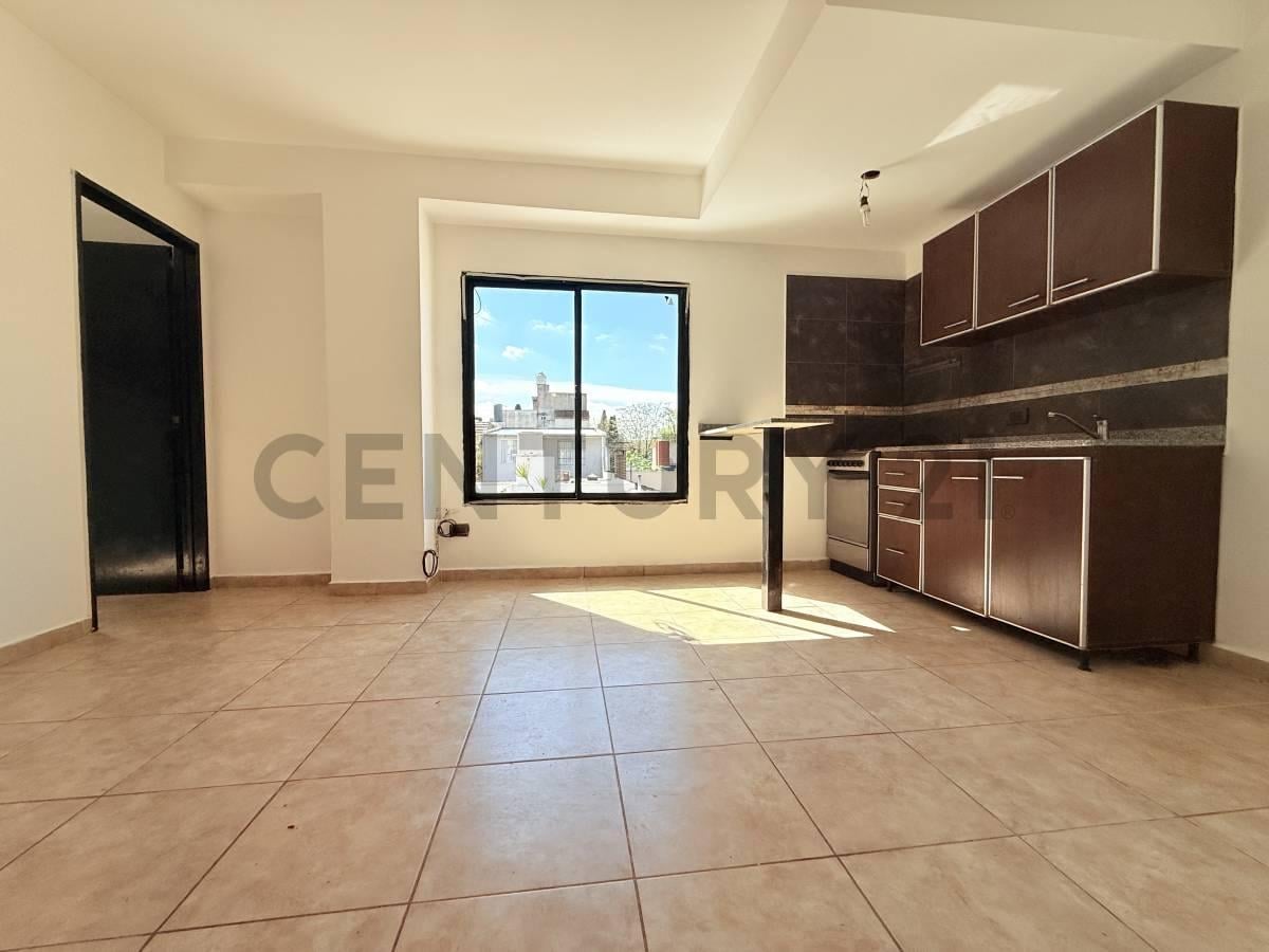 Foto de VENTA 2 AMBIENTES EN VILLA SARMIENTO MORON VISTA ABIERTA, imagen 1