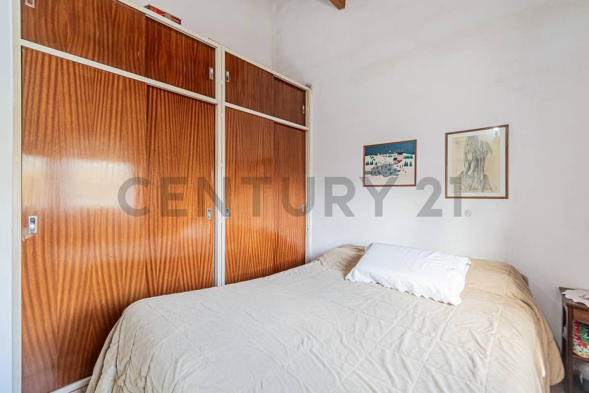 Foto de VENTA 3 AMB + 2 AMB + 2 LOCALES + QUINCHO Y GARAGE, imagen 3