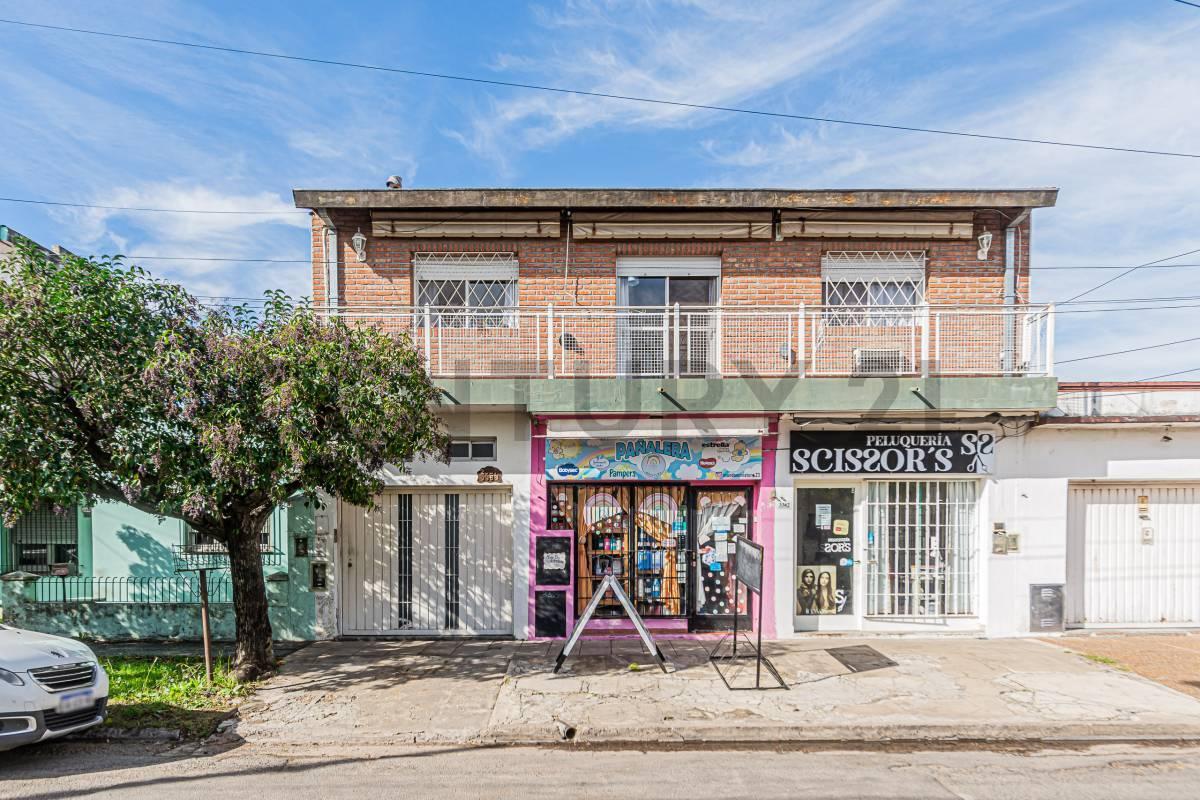 Foto de VENTA 3 AMB + 2 AMB + 2 LOCALES + QUINCHO Y GARAGE, imagen 1