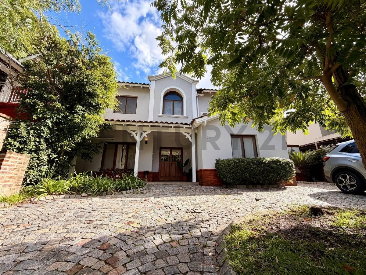 Foto de Venta Casa 4 amb B° Cerrado La Chacra, imagen 1