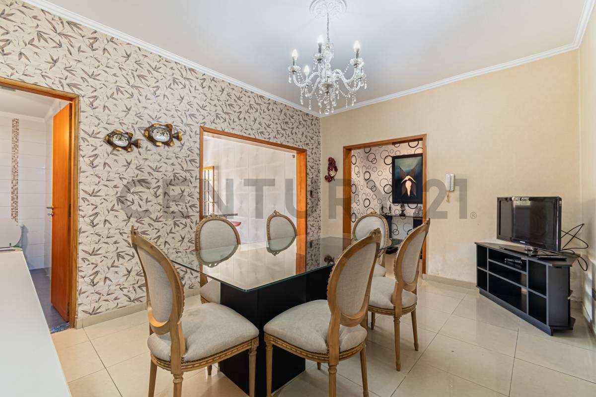 Foto de Exclusiva residencia familiar con jardín, quincho y suite en Ramos Mejía, imagen 4