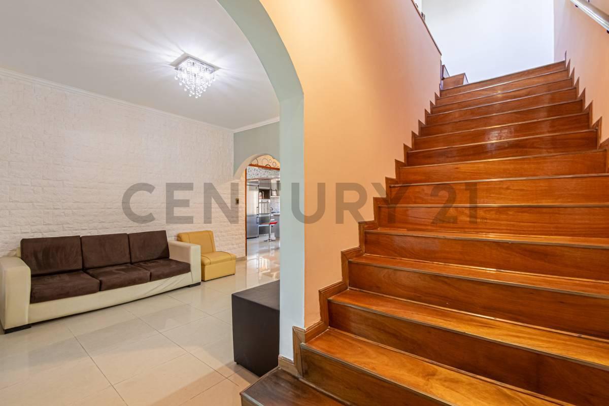 Foto de Exclusiva residencia familiar con jardín, quincho y suite en Ramos Mejía, imagen 5
