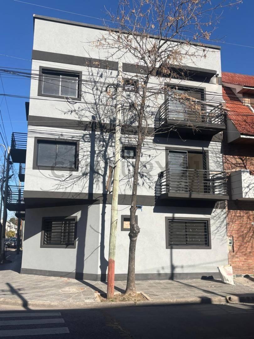 Foto de Venta 2amb Planta Baja con Patio y Terraza Propia en Valentín Alsina, imagen 1