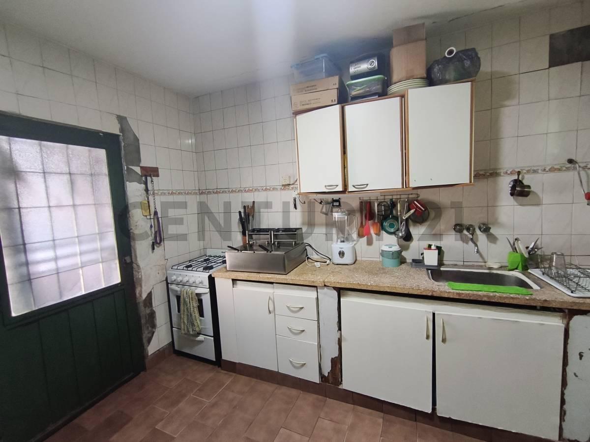 Foto de Venta casa 4 ambientes en José León Suarez con jardín, imagen 2