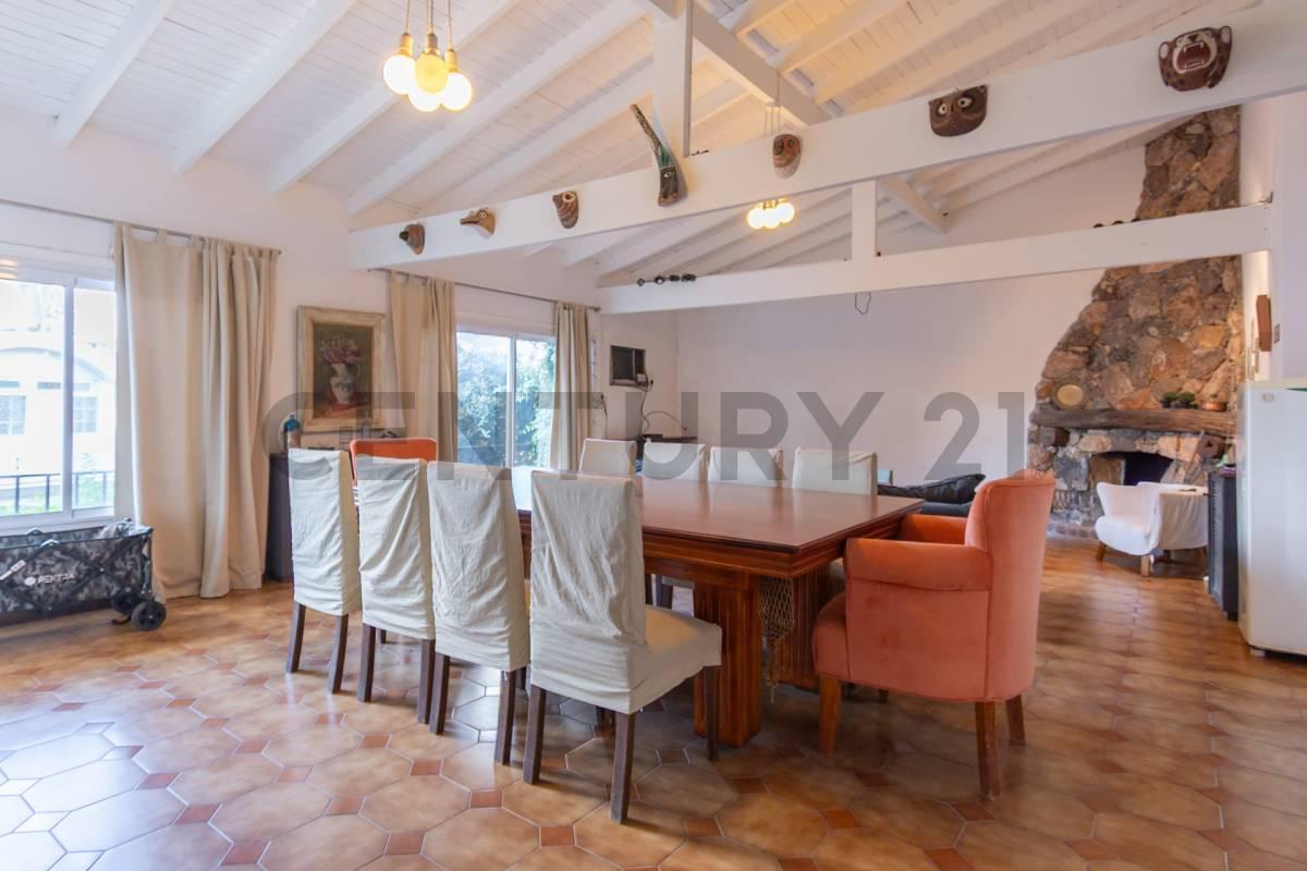 Foto de VENTA CASA 7 AMBIENTES COCHERA Y PISCINA EN ACASSUSO/APTO CREDITO, imagen 4